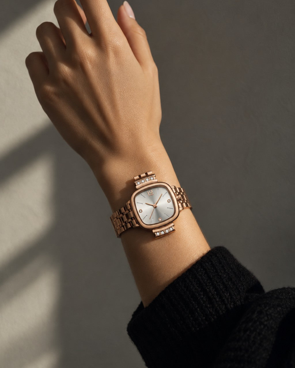 Norentime Aurore rose gold watch on a woman's wrist